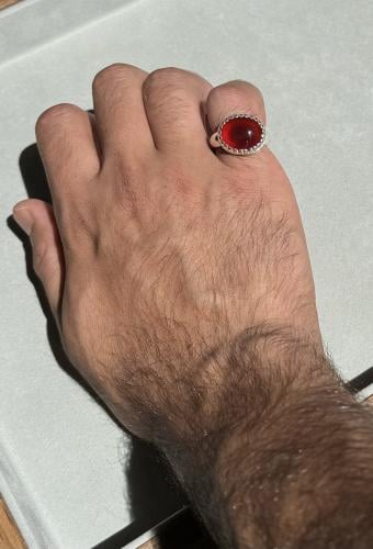 أحمر قاني مائي صافي