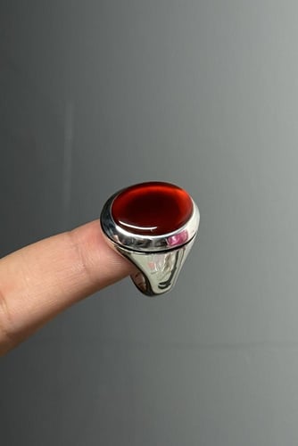 أحمر رماني زجاجيه عاليه