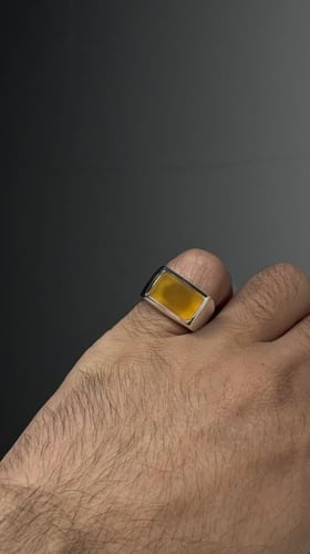 أصفر ليموني زجاجي