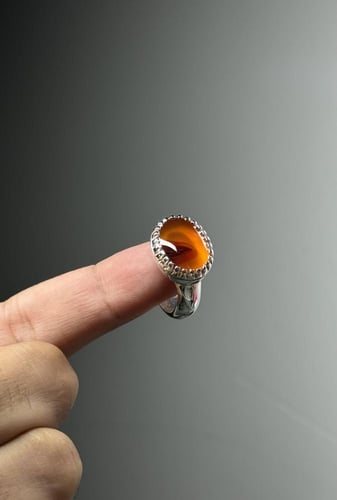 أصفر زجاجي زعفراني