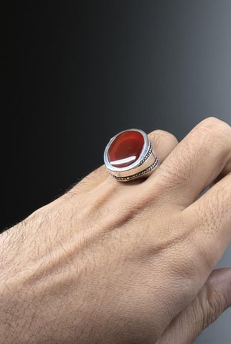 أحمر زجاجي عالي مجزع مائيه متوسطه