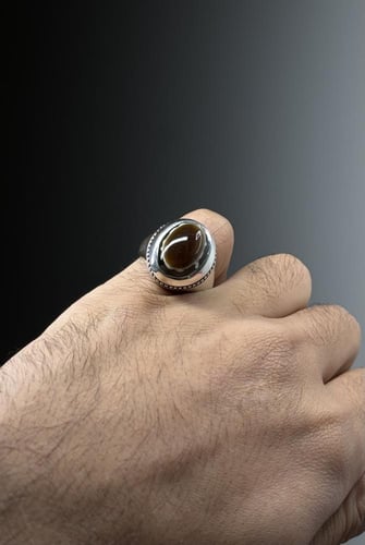 بقراني اسود بطن احمر عينه بدمعه