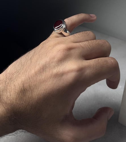 أحمر داكن دائري 2