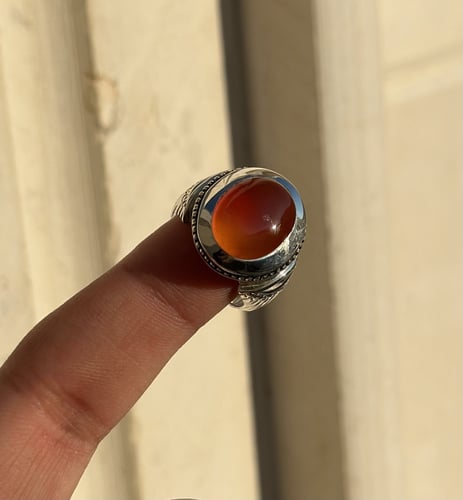 نصف اصفر مشع ونصف مشمشي