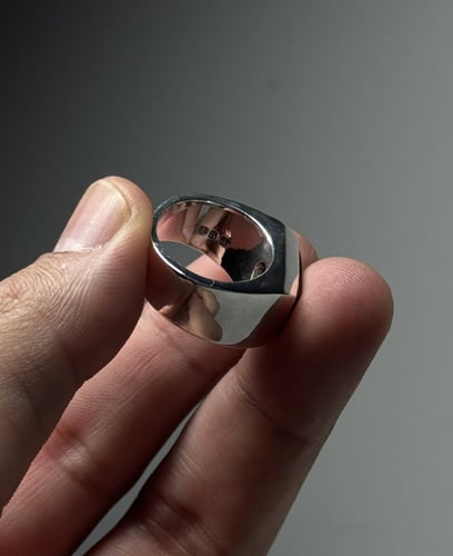 أحمر قاني زجاجي