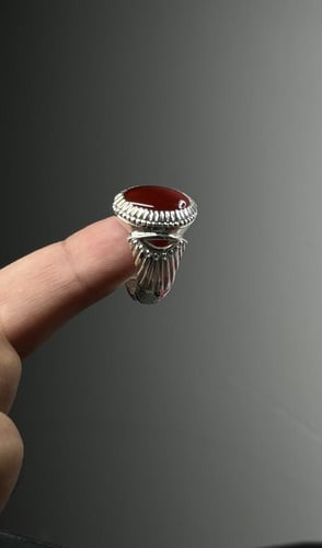 أحمر صافي زجاجيه ومائيه عاليه جداً