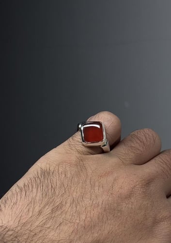 أحمر زجاجي مربع صغيره