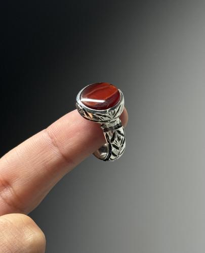 أحمر دائري لطخه زعفران | برتاش