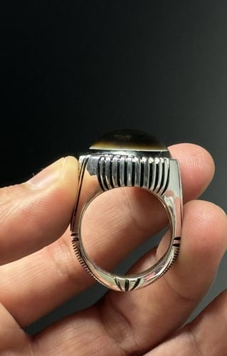 جزع بقراني أسود بطن أحمر