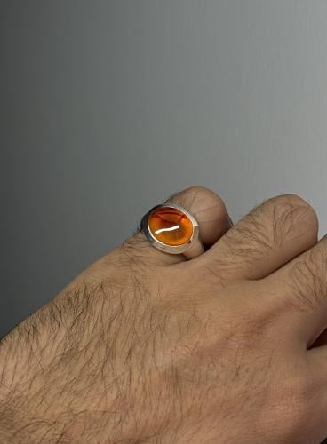 أصفر زجاجي زعفراني