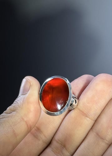 أحمر زجاجي مائي عالي مشجر بطن الحجر