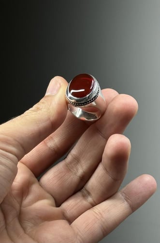 أحمر زجاجي مائي