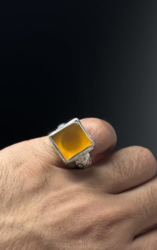 اصفر ليموني مربع | نقش بدون تكحيل