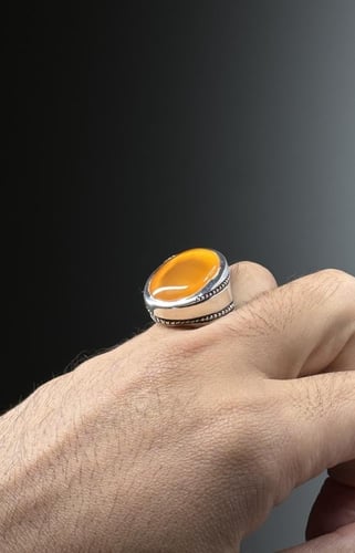 أصفر زجاجيه مائيه عاليه جداً