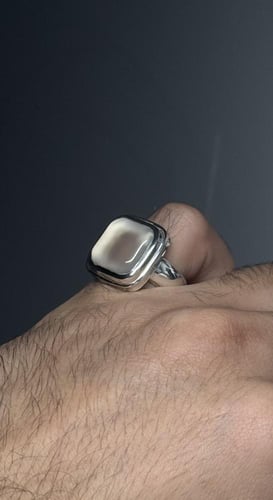 أبيض ثلجي زجاجي