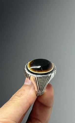 جزع بقراني أسود بطن أحمر