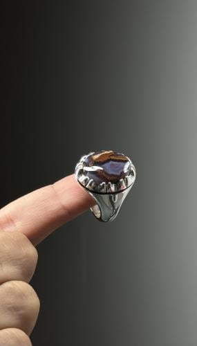 بنفسجي زعفراني خرائطي