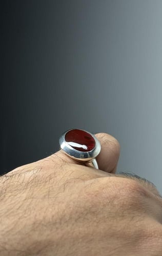 أحمر زجاجي مجزع زعفراني