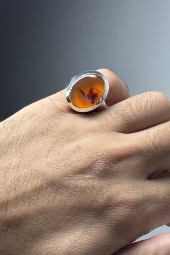 أصفر زجاجي زعفراني