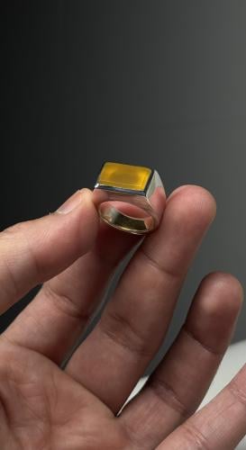 أصفر ليموني زجاجي