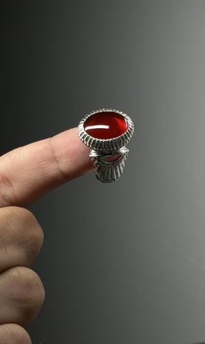 أحمر صافي زجاجيه ومائيه عاليه جداً