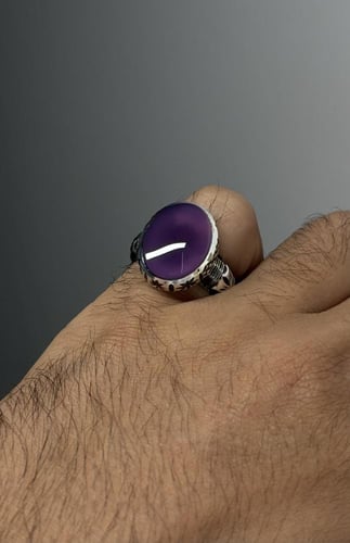 بنفسجي زجاجي درجه اغمق