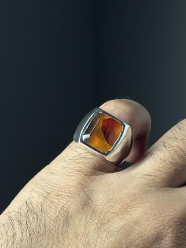 أصفر زجاجي زعفراني مترش