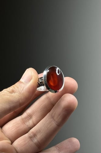 أحمر زجاجي مائي عالي مشجر بطن الحجر