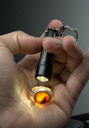 أصفر زجاجي زعفراني