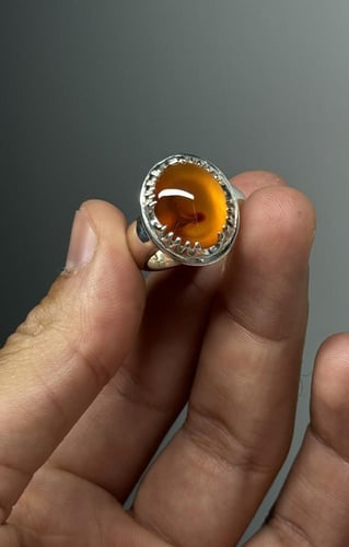 أصفر زعفراني زجاجي مائي