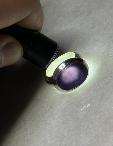 بنفسج غامق زجاجي