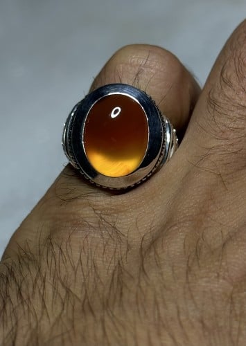 نصف اصفر مشع ونصف مشمشي