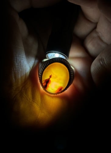 أصفر مصور زعفراني