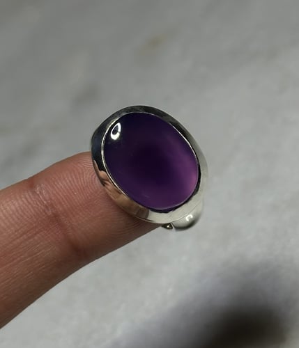 بنفسج غامق زجاجي