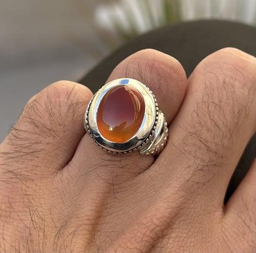 نصف اصفر مشع ونصف مشمشي