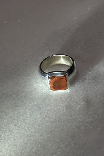 مربع زعفراني صغيره