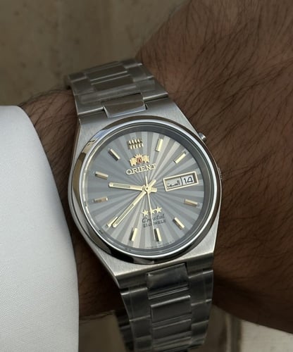 اورينت يوم عربي وتاريخ - ميناء متدرج وأرقام مميزة