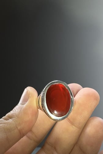 أحمر زجاجي عالي مجزع مائيه متوسطه