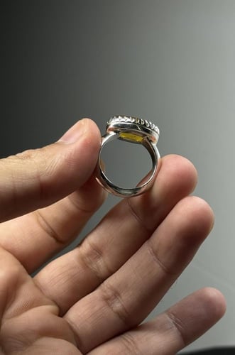 أصفر ليموني طبيعي زجاجي