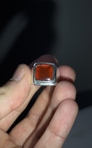 أحمر زجاجيه عاليه - مريع