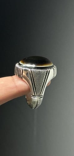 جزع بقراني أسود بطن أحمر