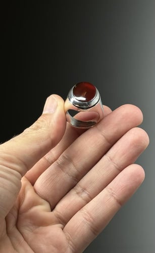 أحمر زجاجي مجزع زعفراني