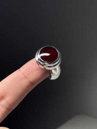 أحمر داكن دائري 2