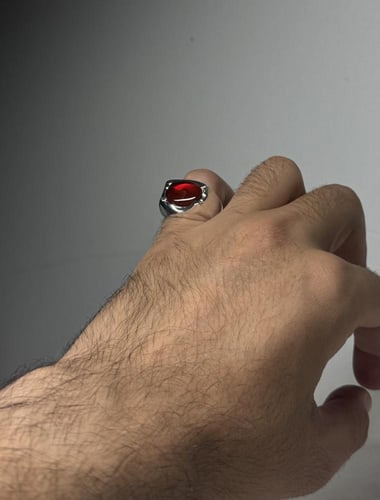 أحمر ياقوتي زعفراني زجاجيه عاليه - صياغه ثقيله