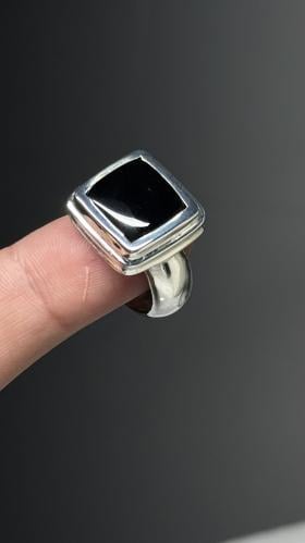 جزع اسود مربع