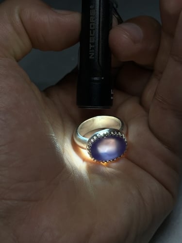 بنفسجي زجاجي فاتح