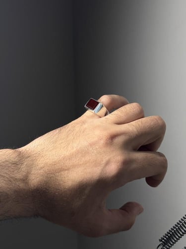 أحمر ياقوتي زجاجي مترش