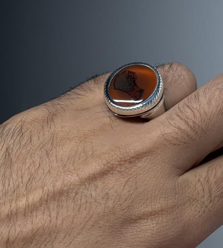 يماني زعفراني مصور