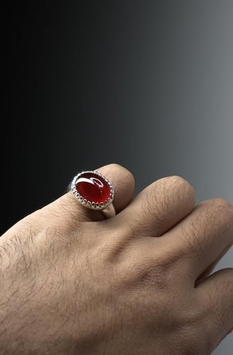 أحمر زجاجيه مائيه طرف زعفراني