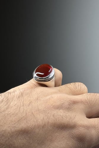 أحمر زجاجي مائي